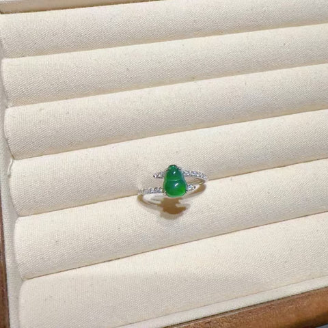 Cincin Labu Jadeite Alami 925 perak bertatahkan perak dengan gaya giok yang bersih, halus dan hangat. 8 * 6mm termasuk pajak pengiriman.