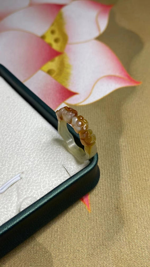CINCIN: Giok Cui Bunga Giok dengan pola alami Ukuran 17.8mm HARGA JUAL Sudah termasuk ongkos kirim dan pajak