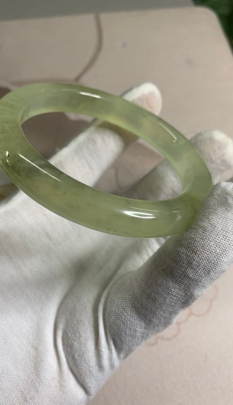 Gelang giok Cui yang indah, tinta es alami, tinta dalam giok, tinta seperti lukisan, kaliber 60,5 mm, lebar sisi 11 mm Giok secara alami memiliki pola yang acak Termasuk pajak pengiriman