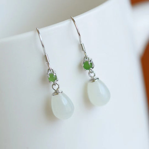 2144 Anting Giok Hetian Alami dari 925 Perak & Ukuran 6 * 8mm Sudah termasuk pajak pengiriman.