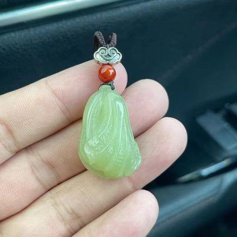 Liontin Kubis Giok Hetian Giok Alami; Gioknya bersih, halus dan hangat, gayanya indah dan diukir dengan tangan.