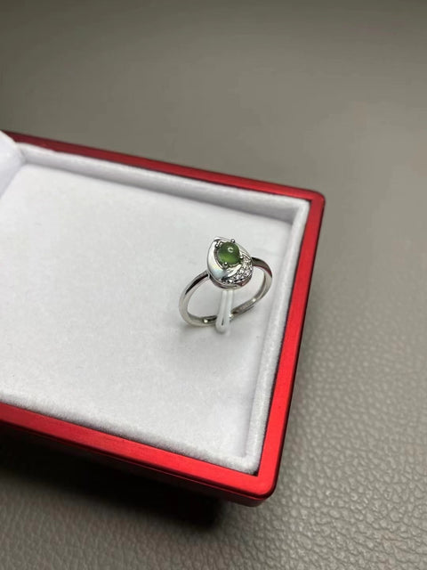 Cincin Giok Alami dari perak 924 dengan ukuran bezel yang dapat disesuaikan Giok 4mm bersih, halus, dan hangat Sudah termasuk ongkos kirim dan pajak.