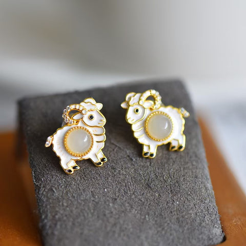 Anting Tusuk Giok Hetian "Domba Kecil" dengan Rangka Perak S925 2003-2# Ukuran batu: 5×5 mm. Gratis ongkos kirim dan pajak.
