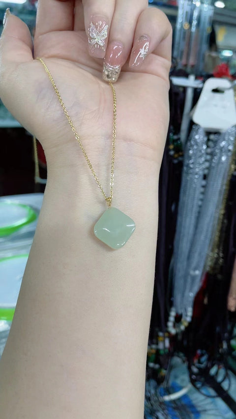 Liontin giok putih Hetian, pengaturan 18 karat, model yang halus dan ringkas, ukuran 1.3✖️1.3mm Termasuk ongkos kirim dan pajak