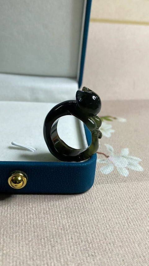 Cincin Kucing Warna Tinta Giok Cui Giok alami yang halus dan hangat Ukuran 15-20mm Sudah termasuk pajak pengiriman.