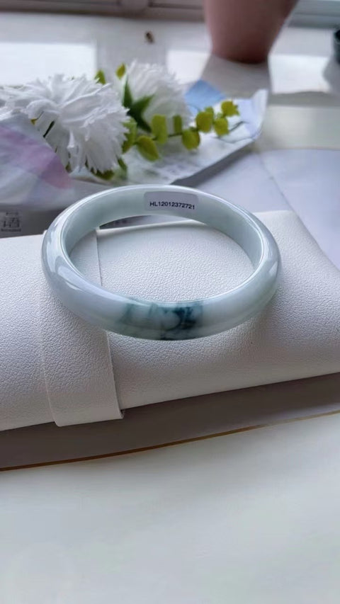 Gelang barang dari batu giok alami Bahan lubang tua Bagian bawah halus dan hangat Ukuran 60mm Batu giok secara alami memiliki pola acak Termasuk pajak pengiriman