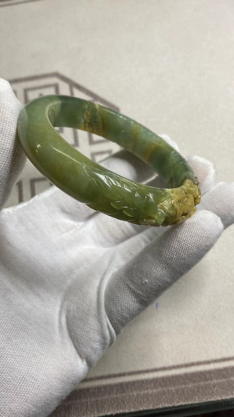 Gelang Perdamaian dan Keberuntungan: Gelang Giok Bunga Giok Cui Halus Gelang Giok Beraneka Warna Ukuran 57-59mm Ukuran 58.5mm, Lebar Samping: 14mm Giok muncul secara alamiah Pola acak Sudah termasuk ongkos kirim dan pajak No. 202409281408