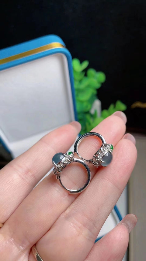 Anting-anting batu giok alami dengan pengaturan perak 925 super tembus pandang Ukuran 0,7 Tekstur halus Sudah termasuk ongkos kirim dan pajak.