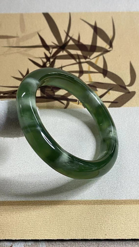 Gelang Bahan Fine Jade 180 Ukuran Gelang 55-57mm 56.5mm Lebar 11.8mm Batu giok terbentuk secara alami Pola acak Termasuk ongkos kirim dan pajak.
