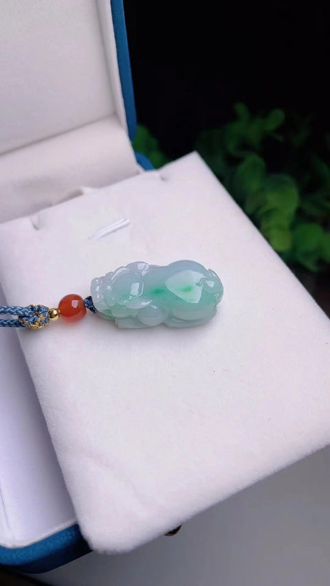 Liontin liontin pemberani dari batu giok alami Giok bersih dan halus serta hangat Ukuran 2,8 * 1,4 cm Sudah termasuk pajak pengiriman