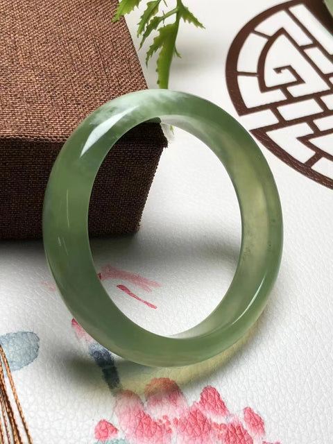 Gelang Giok Cui Alami & nbsp; Ukuran 52 * 13 * 7mm Giok terjadi secara alami Pola acak termasuk pajak pengiriman
