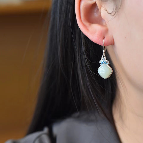 925 Perak dan Hotan Jade Drum Anting Enamel Gladiol Bulat Persegi, Giok Hangat dan Halus, Baru dan Cantik Termasuk Pajak Pengiriman