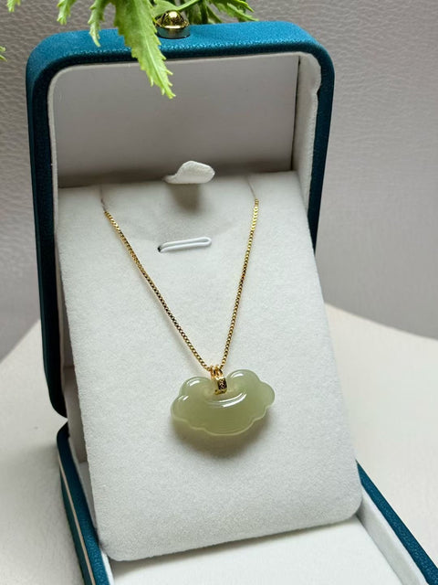 Liontin Ruyi Giok Hetian Bertatahkan Perak Sterling 925, mengunci kekayaan dan berkah, dimensi: 24,5×14×5mm. Gratis ongkos kirim dan pajak.