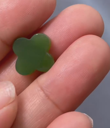 Hotan Jade Jasper 『Rumput Keberuntungan』 Empat Daun Semanggi Batu Nude Pendamping Beruntung Model Identik Merek Besar &nbsp;🍀🍀 Ukuran Seratus Modis Kira-kira: 14 × 2.8㎜ &nbsp;Termasuk Pajak Pengiriman
