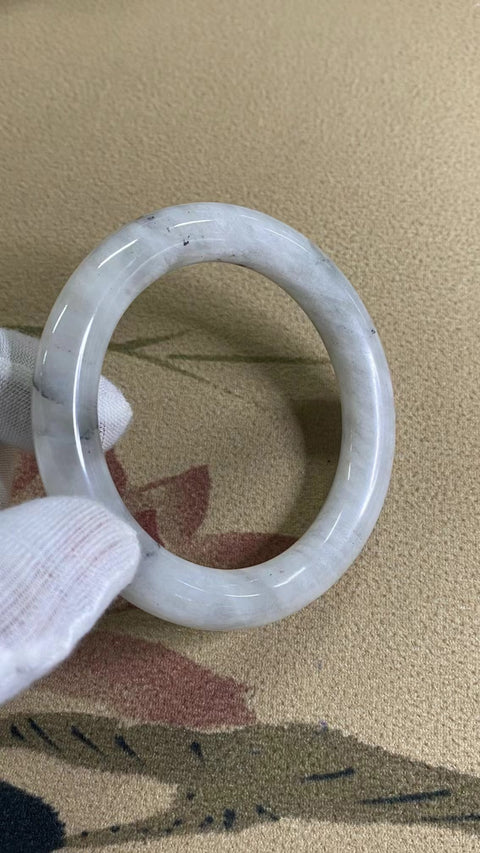 Gelang Cahaya Bulan Putih Giok Cui Giok Alami Tinta Cahaya Piu Piu Ukuran 59-61mm Ukuran 60.5mm Lebar Sisi 10mm Giok secara alami terjadi Pola acak Pajak Pengiriman Termasuk