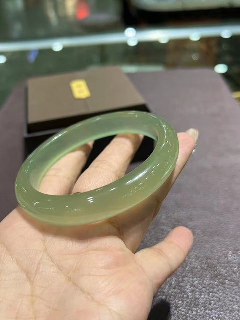 Gelang Es Tinggi Giok Cui Giok Alami Ukuran 59.6mm Giok terjadi secara alami Pola acak termasuk pajak pengiriman