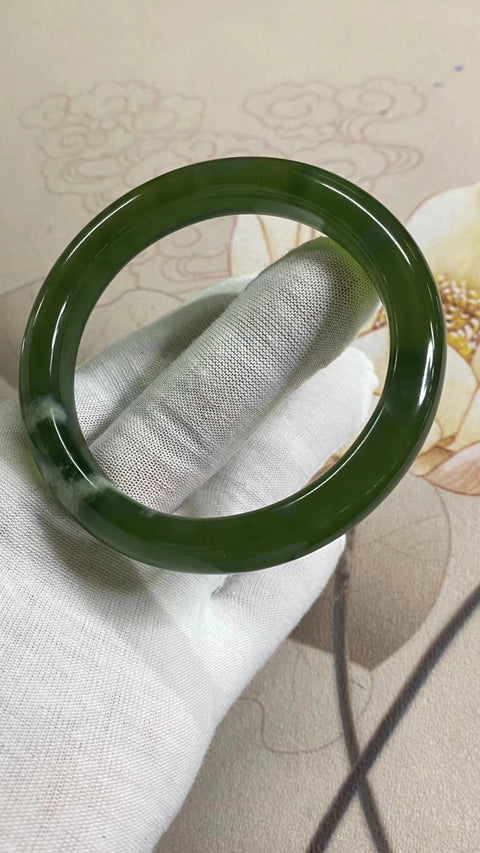 Gelang Giok Cui Giok Terapung Ukuran 60-62mm Ukuran 61.7mm Lebar 11.9mm Giok ini semuanya terjadi secara alami Pola acak Termasuk pajak pengiriman.