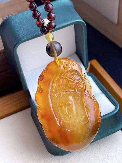Liontin lilin lebah alami dalam kondisi sangat baik Cocok dengan rantai manik-manik mutiara darah Ukuran 58.2 * 39.3mm & nbsp; Tebal 15.5mm Berat 19.49g Gaya Sudah termasuk pajak pengiriman.