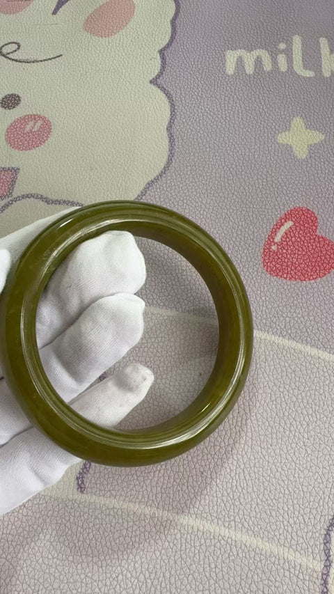 Gelang giok Xiuyan yang indah, diameter dalam: 64mm, lebar samping 14.1mm, batu alam dihasilkan secara alami, polanya acak, termasuk pajak pengiriman