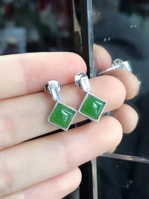 Anting-anting giok alami yang terbuat dari perak 925 Ukuran 6mm Warna dan gaya yang indah sudah termasuk pajak pengiriman.