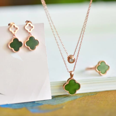 Set Kalung Jasper Semanggi Alami 10216-1 Anting 12032-1 Cincin 11431-1 Yu Zihan bersih, halus dan hangat. Gayanya sangat indah dan elegan. Sudah termasuk ongkos kirim dan pajak.