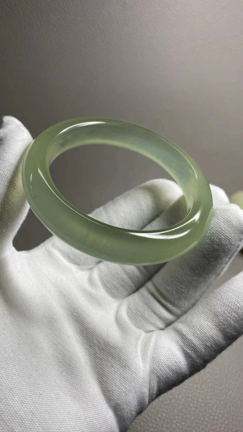 Gelang Giok Ciu Alami Ukuran 56-58mm Ukuran 57.8mm Lebar Sisi 12.7mm Giok terbentuk secara alami Pola acak Sudah termasuk pajak pengiriman.