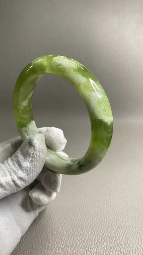 Gelang Gelang Milkcap Titi Giok Hijau Cui Giok Alami Ukuran 61-63mm Ukuran 62.7mm Lebar Samping 15.2mm Giok semuanya terjadi secara alami Pola acak termasuk pajak pengiriman