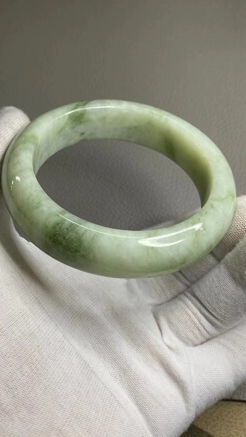 Gelang Giok Cui Alami Ukuran 61-63mm Ukuran 62.3mm Lebar Sisi 17.1mm Giok terbentuk secara alami Pola acak Sudah termasuk pajak pengiriman.