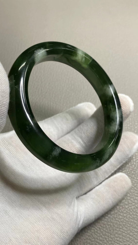 Gelang Bahan Giok Cui Alami 180 Ukuran Gelang 60-62mm Ukuran 61.5mm Lebar Sisi 13.1mm Giok Tidak ada yang terjadi secara alami Pola acak termasuk pajak pengiriman