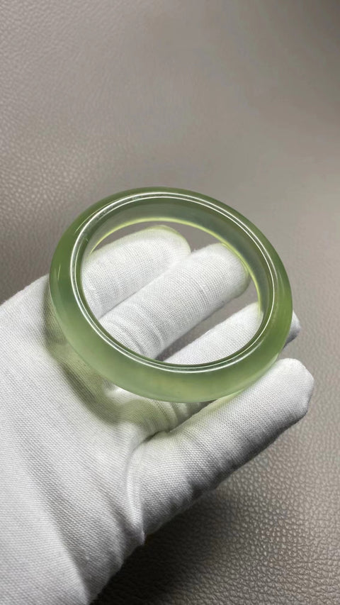 Kaliber gelang giok Cui alami kaliber halus cocok untuk ukuran 59-61mm 60.2mm, lebar sisi 12.7mm Giok terjadi secara alami Pola acak termasuk pajak pengiriman