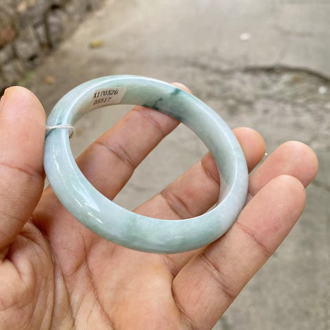 Gelang giok halus barang, kaliber yang cocok untuk ukuran 60-62mm Ukuran 60.5mm Lebar sisi 13mm Giok adalah pola yang terjadi secara alami secara acak Termasuk pajak pengiriman