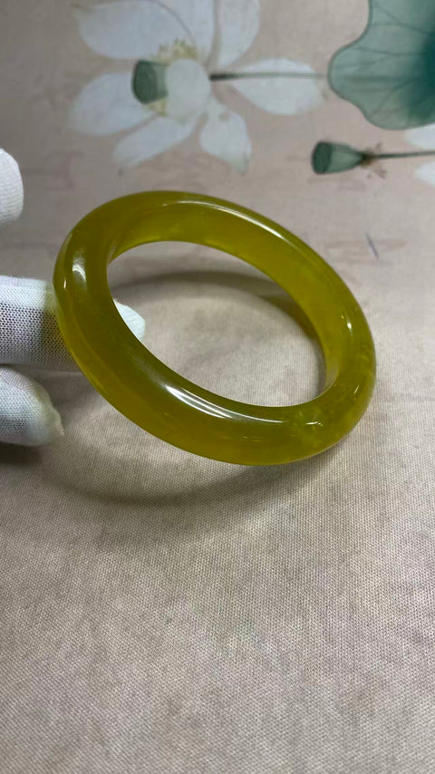 Gelang bunga emas giok Xiuyan yang indah, diameter dalam: 56mm, lebar samping 12,4mm, batu alam dihasilkan secara alami, polanya acak, termasuk pajak pengiriman