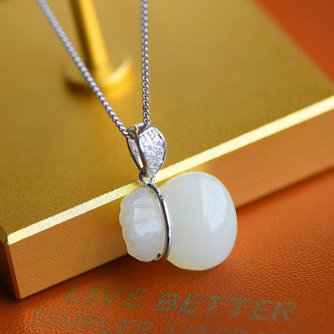 4113 Kalung Kantung Uang Giok Hetian Giok Alami Ukuran 12 * 14mm Kantung uang kecil yang sangat lucu dengan gaya yang bagus Sudah termasuk pajak pengiriman.