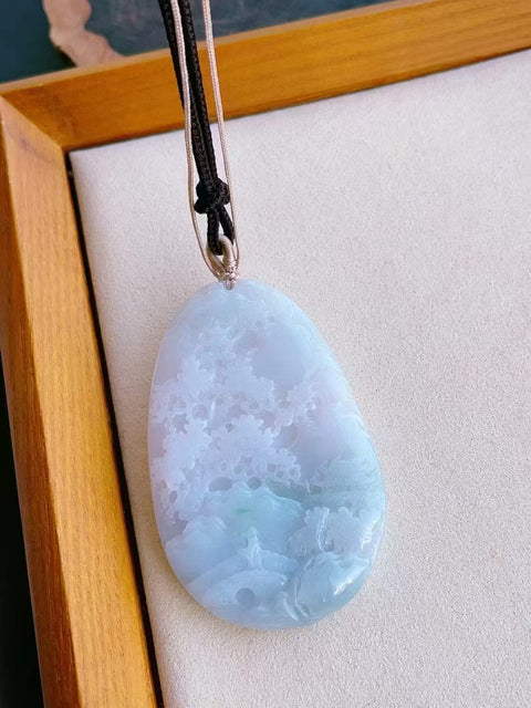 Liontin Gunung Jadeite Alami & nbsp; Ukuran 63.9 * 41.2mm Tebal 6.8mm Tekstur jernih Kristal gaya yang indah Pengerjaan tugas berat Pajak pengiriman sudah termasuk.