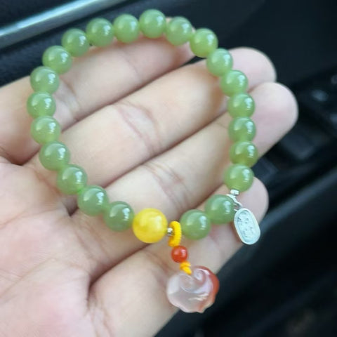 Gelang Giok Hetian Alami Warna hijau kekuningan Kualitas sempurna Ukuran 8mm Giok halus dan hangat Gaya yang indah sudah termasuk pajak pengiriman.