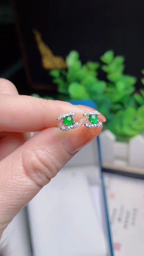 Anting Jadeite Alami Bahan Pit Tua Ukuran Bahan 0.3cm Giok halus dan hangat; Sudah Termasuk Pajak Pengiriman