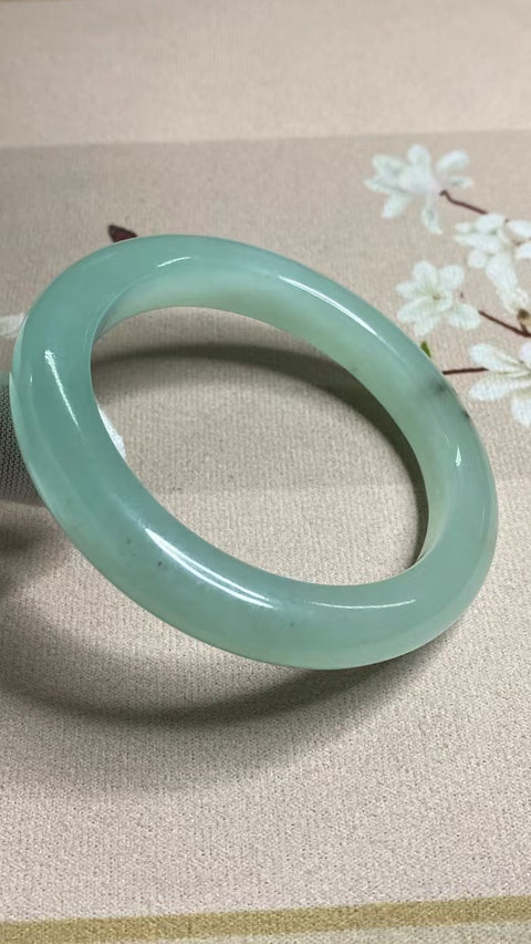 Gelang Jelly Celestite Giok Cui Jade Alami Ukuran 62-64mm Ukuran 63.8mm Lebar Sisi 12.5mm Giok terjadi secara alami Pola acak termasuk pajak pengiriman