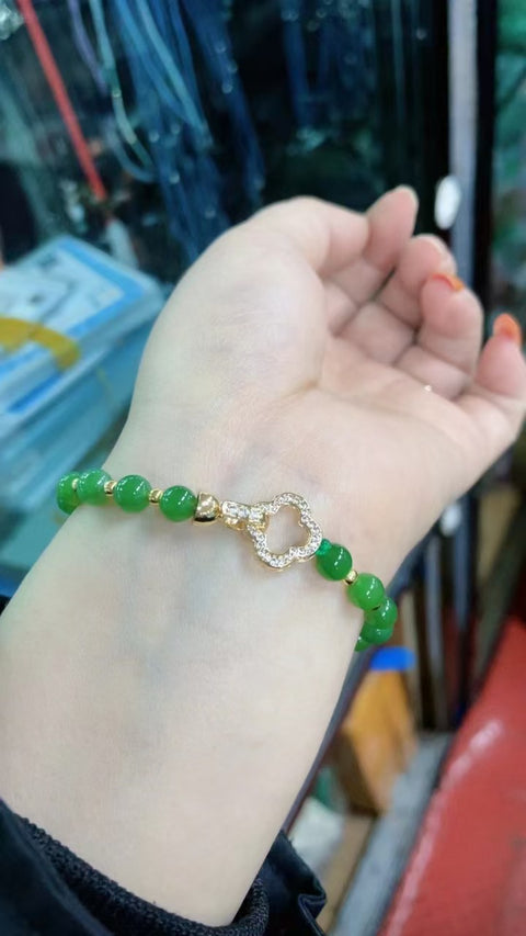 Gelang Jasper Alami Warna hijau apel yang indah dengan aksesoris yang indah Batu giok yang halus dan hangat Sudah termasuk pajak pengiriman.