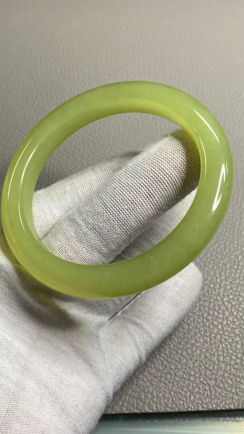 Gelang Kuning Minyak Ayam Giok Cui Giok Alami Ukuran 59-61mm Ukuran 60.5mm Lebar 11mm Giok terjadi secara alami Pola acak Termasuk pajak pengiriman.