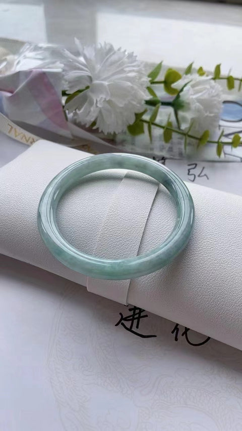 Gelang barang dari batu giok alami Bahan batu giok tua bersih, halus dan hangat Ukuran 55mm Warna Hijau pedas Batu giok alami Pola acak Termasuk ongkos kirim dan pajak