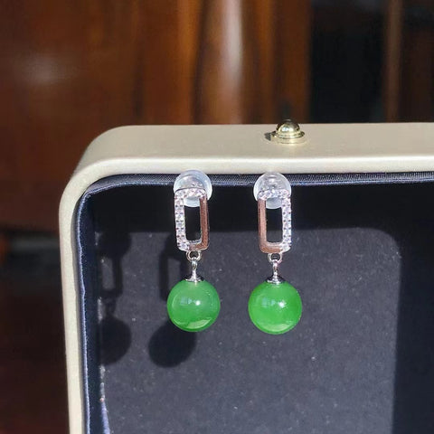 Anting-anting Manik-manik Jasper Alami 925 Setting Perak Ukuran 8mm Giok bersih dan halus serta hangat Sudah termasuk ongkos kirim dan pajak.