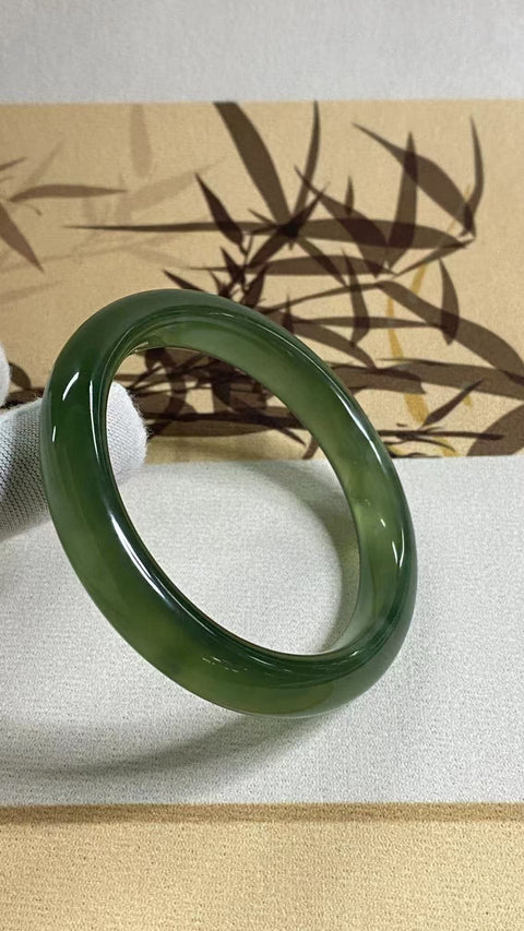 Gelang Bahan Fine Jade 180 Ukuran Gelang 57-59mm 58.4mm Lebar 11.5mm Batu giok terbentuk secara alami Pola acak Termasuk ongkos kirim dan pajak.