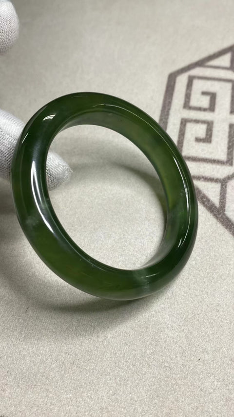Gelang Penutup Susu Titi Giok Hijau Cui Giok Alami Ukuran 49-51mm Ukuran 50.4mm Lebar Samping 11mm Giok ini semuanya muncul secara alami Pola acak Termasuk ongkos kirim dan pajak