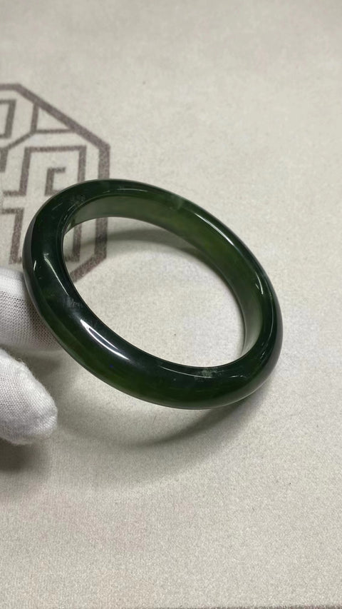 Gelang Hijau Penuh Giok Cui Alami Ukuran 58-60mm Ukuran 59.7mm Ukuran 12mm Giok semuanya terjadi secara alami Pola acak termasuk pajak pengiriman