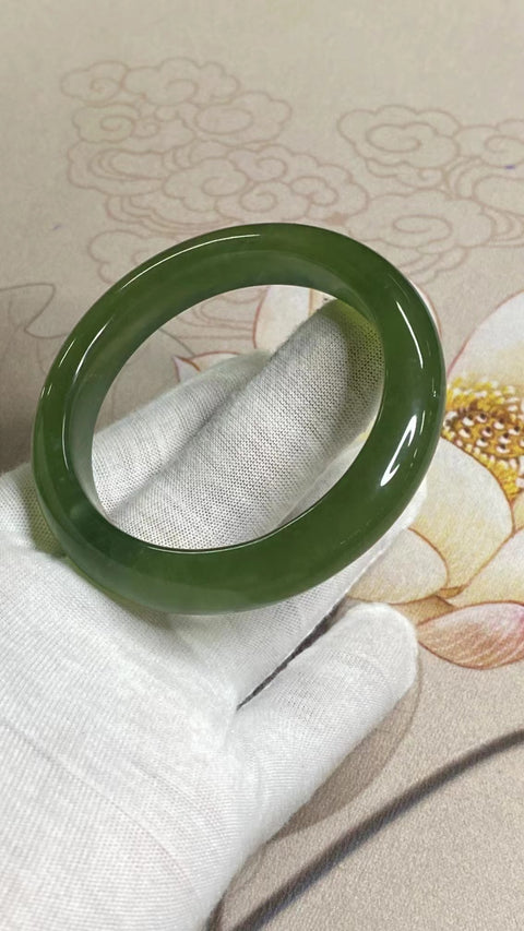 Gelang Giok Giok Terapung Hijau Penuh Giok Cui Alami Ukuran 55-57mm Ukuran 56.3mm & nbsp;Lebar Sisi 12.2mm Giok terjadi secara alami Pola acak termasuk Pajak Pengiriman