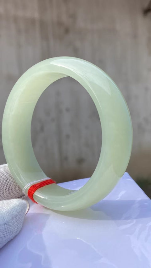 Gelang Giok Halus Ukuran 58mm Lebar 18.8mm Giok bersih, halus dan hangat Sudah termasuk pajak pengiriman.