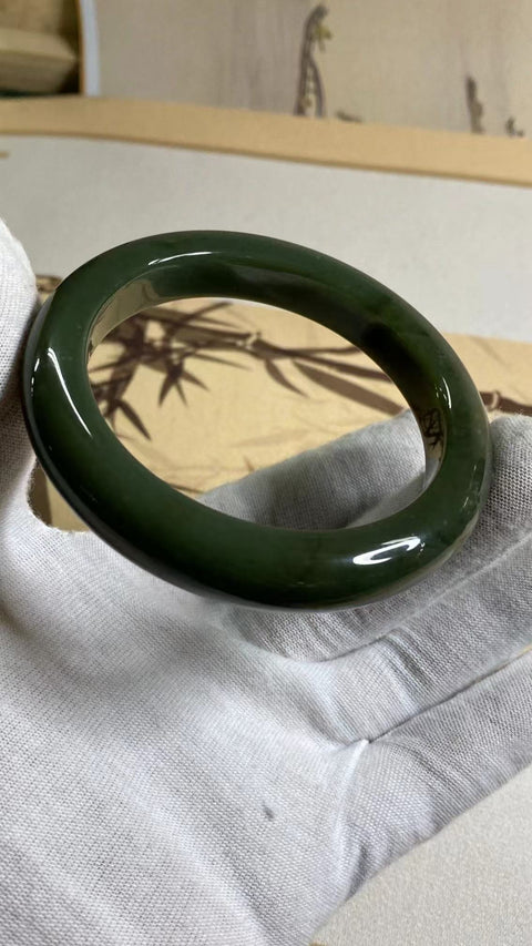 Gelang Giok Hetian Alami Ukuran 59-61mm Ukuran 60.4mm Lebar Sisi 12.6mm Giok terjadi secara alami Pola acak & nbsp; Pajak Pengiriman Termasuk
