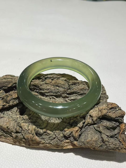 Gelang Giok Cui Alami Ukuran 55-57mm Ukuran 56.6mm Giok adalah batu giok yang terbentuk secara alami Pola acak termasuk pajak pengiriman