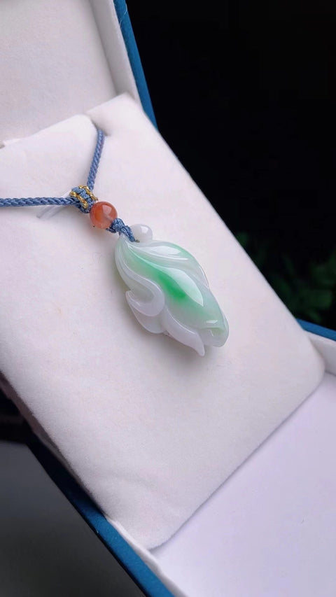 Jadeite alami a-barang liontin Bunga Magnolia Jade bersih dan halus serta hangat Ukuran 3.2 * 1.8mm Sudah termasuk pajak pengiriman