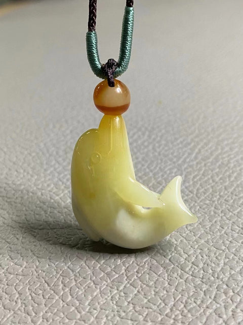 Liontin Lumba-lumba Giok Alami Ukuran 36 * 25mm Gaya Ukiran Tangan Seperti Manusia Termasuk pajak pengiriman